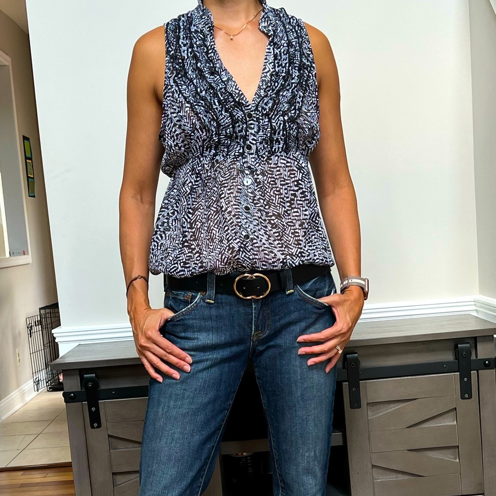Lightweight sleeveless top